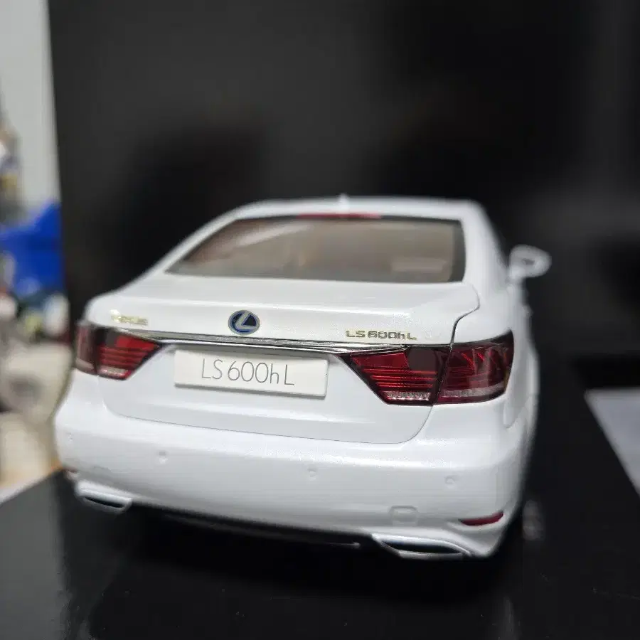 1:18 렉서스 LS600hL