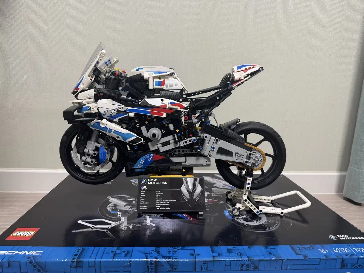 레고bmw M1000rr 42130