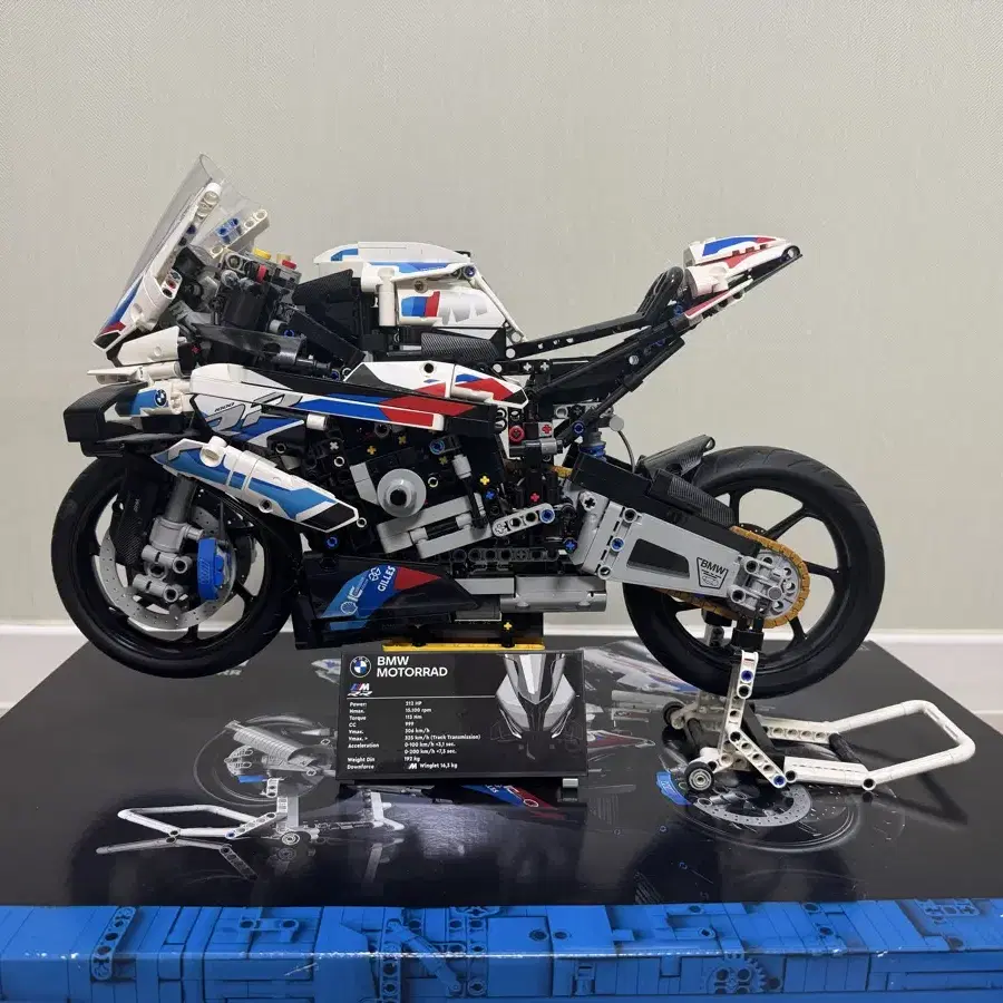 레고42130 BMW M1000RR