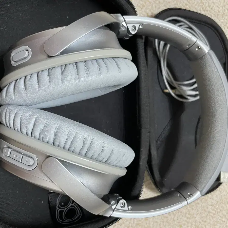 Bose Qc35 2세대 실버 판매합니다