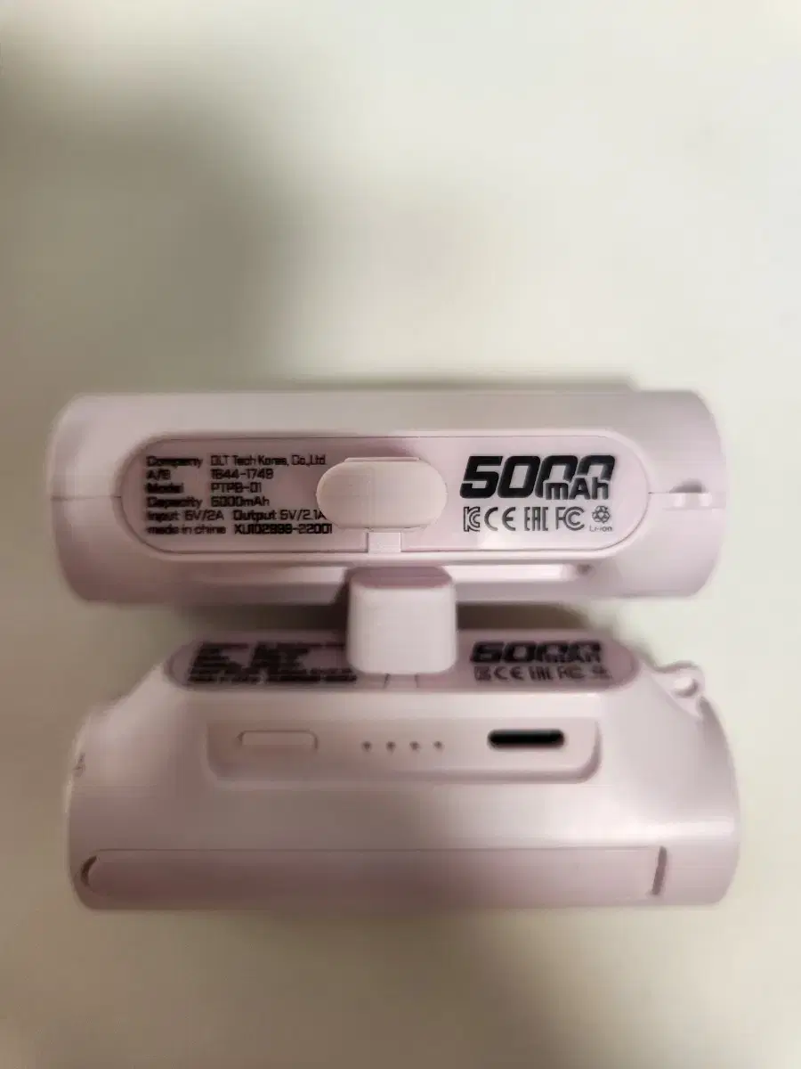 팬톤 미니 거치대 도킹형 보조배터리 5000mAh