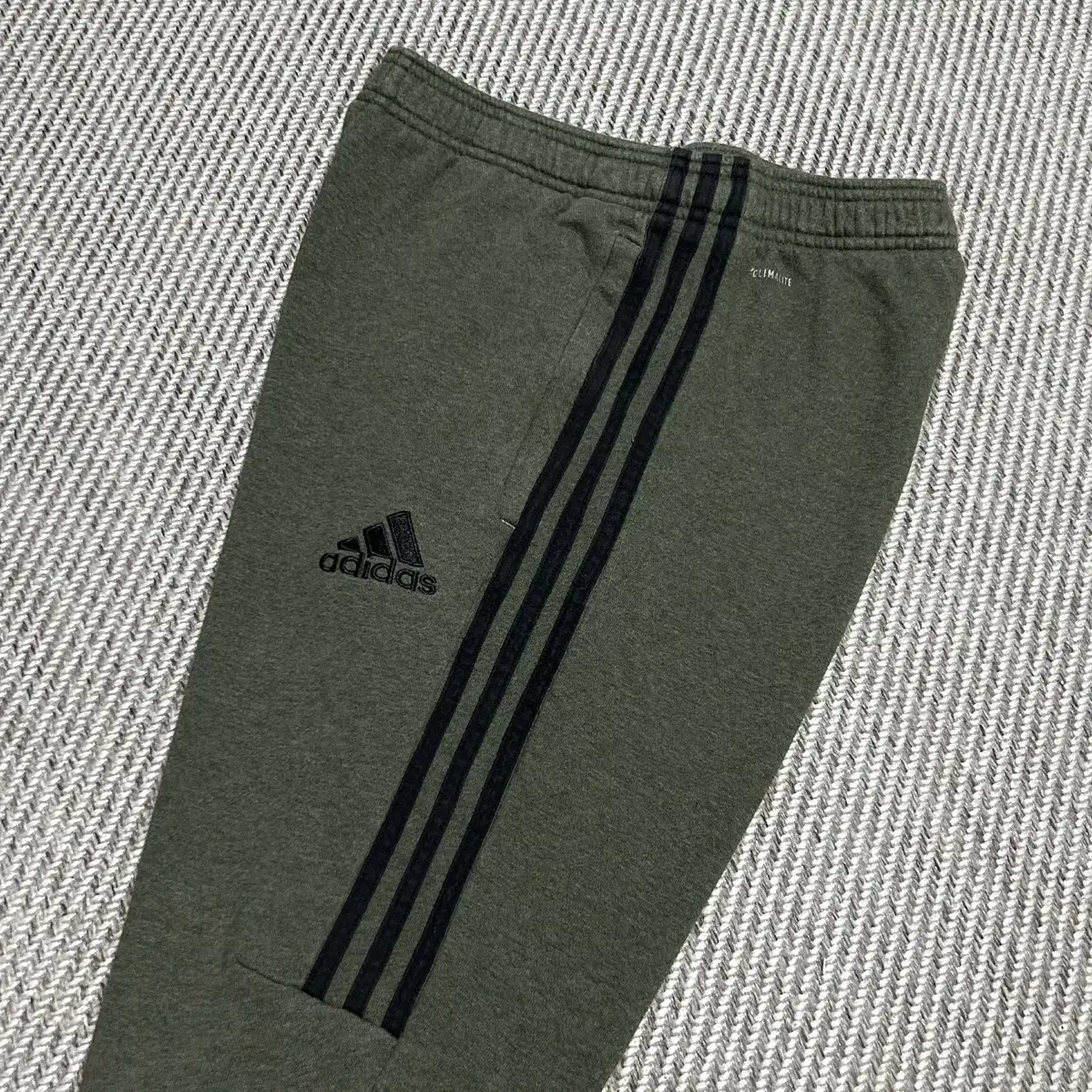 [ S ] adidas 아디다스 카키 올드스쿨 조거팬츠