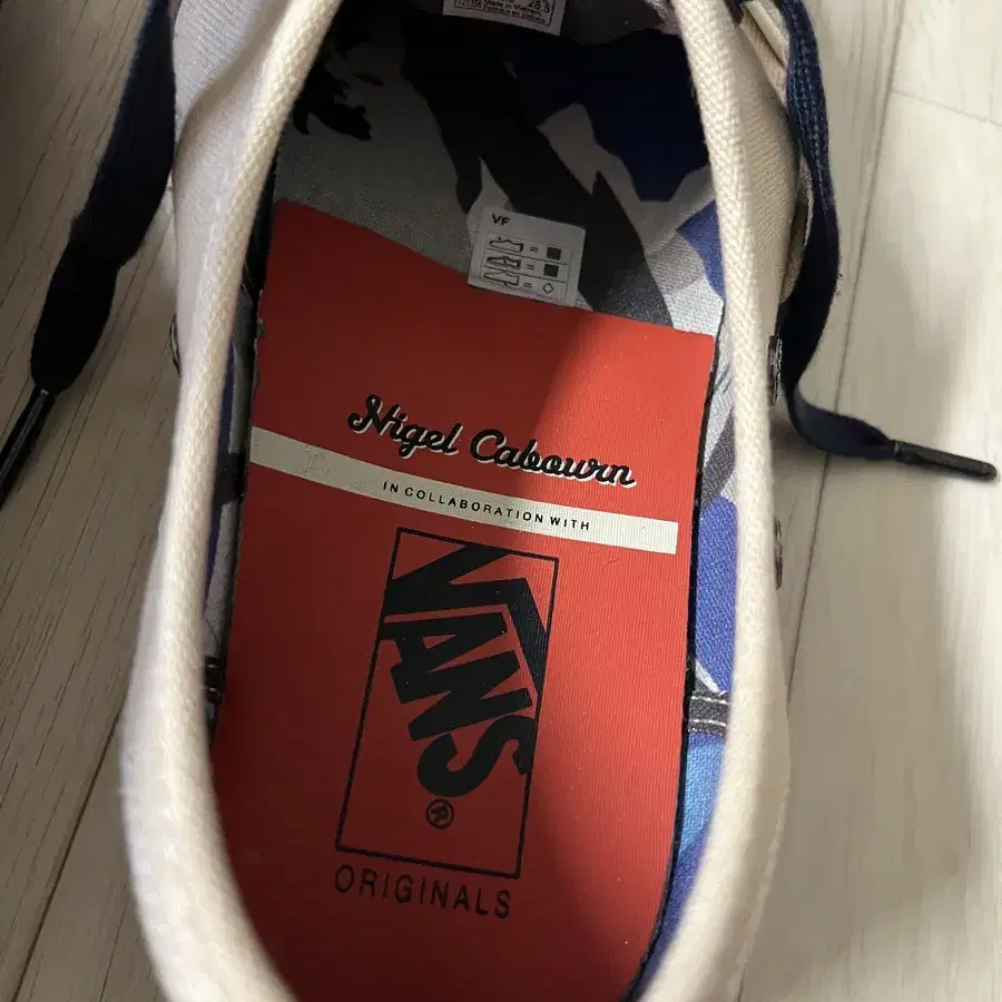 반스볼트X나이젤카본 어센틱 US10.5 285 vans vault