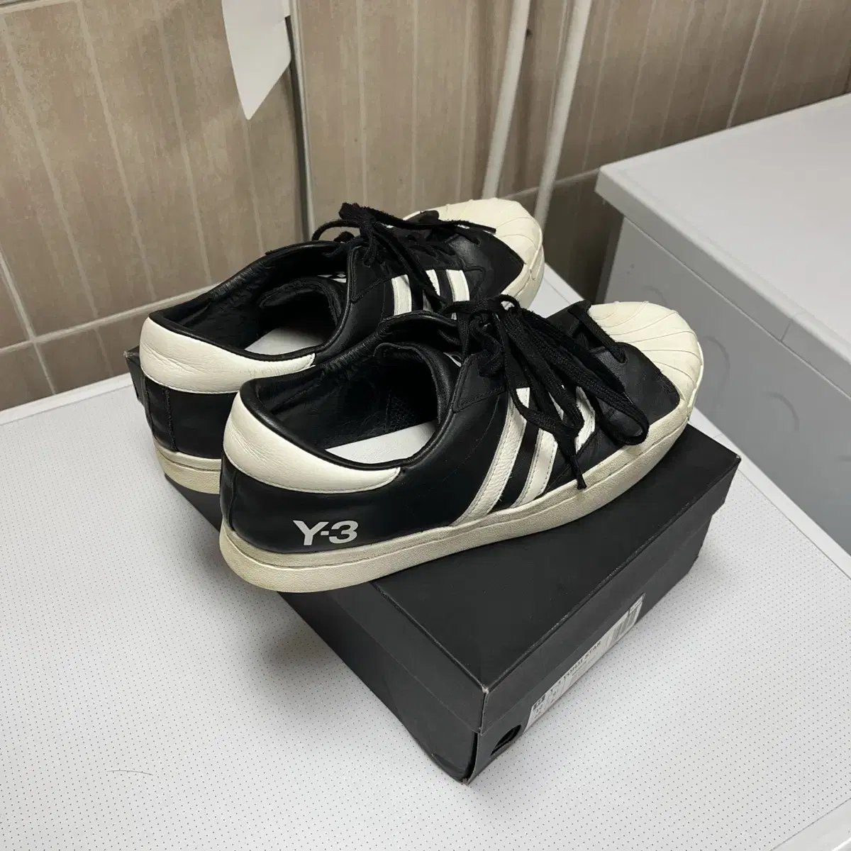 Y-3 아디다스 요지스타 검흰 (280)