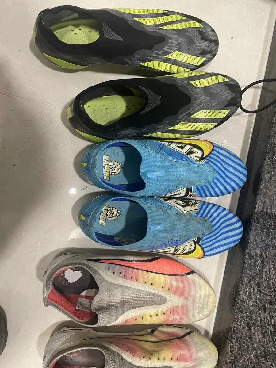 The price is the sum of all three. Soccer shoes, Elite Quick sale. Cheap. Negotiable (direct sale).