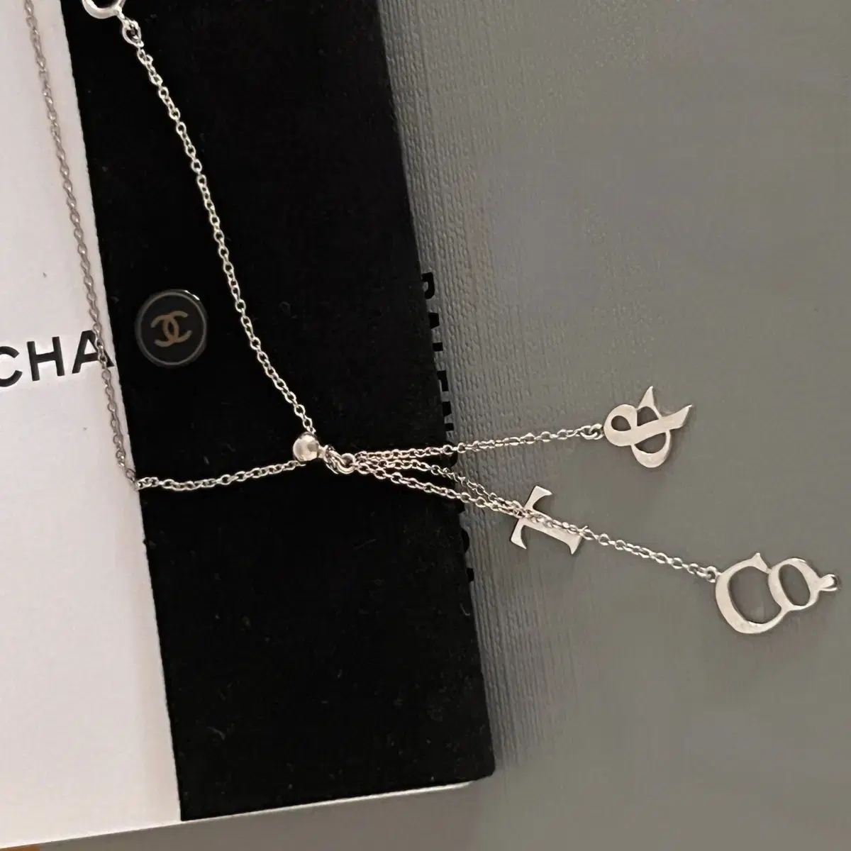 TIFFANY & Co. 티파니 앤코   "T & CO" 로고 라리아트