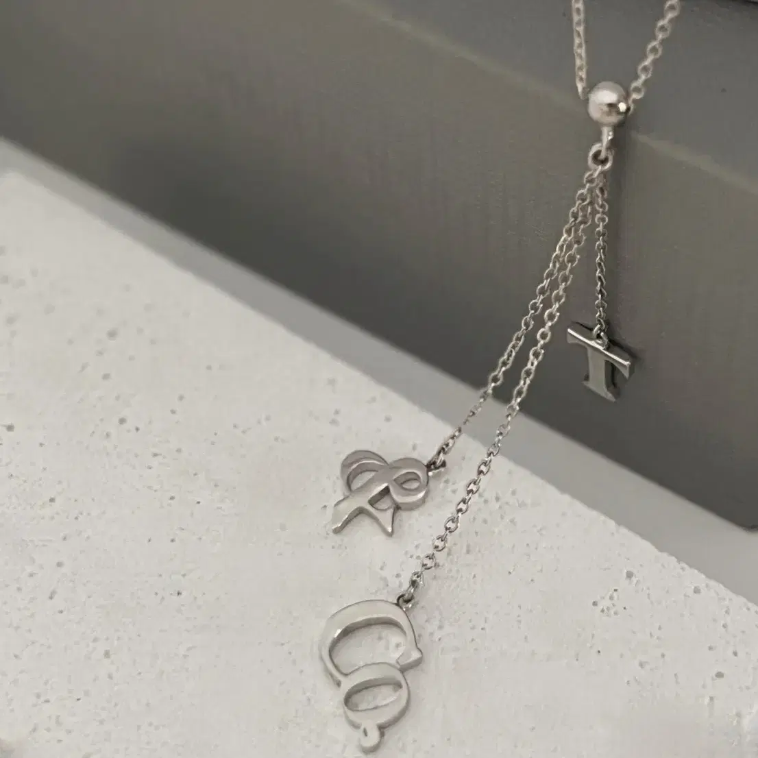 TIFFANY & Co. 티파니 앤코   "T & CO" 로고 라리아트