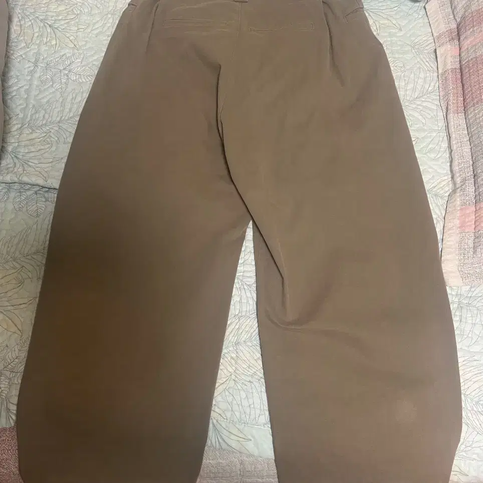 아트이프액츠 washed pocket on tuck pants 모카 s