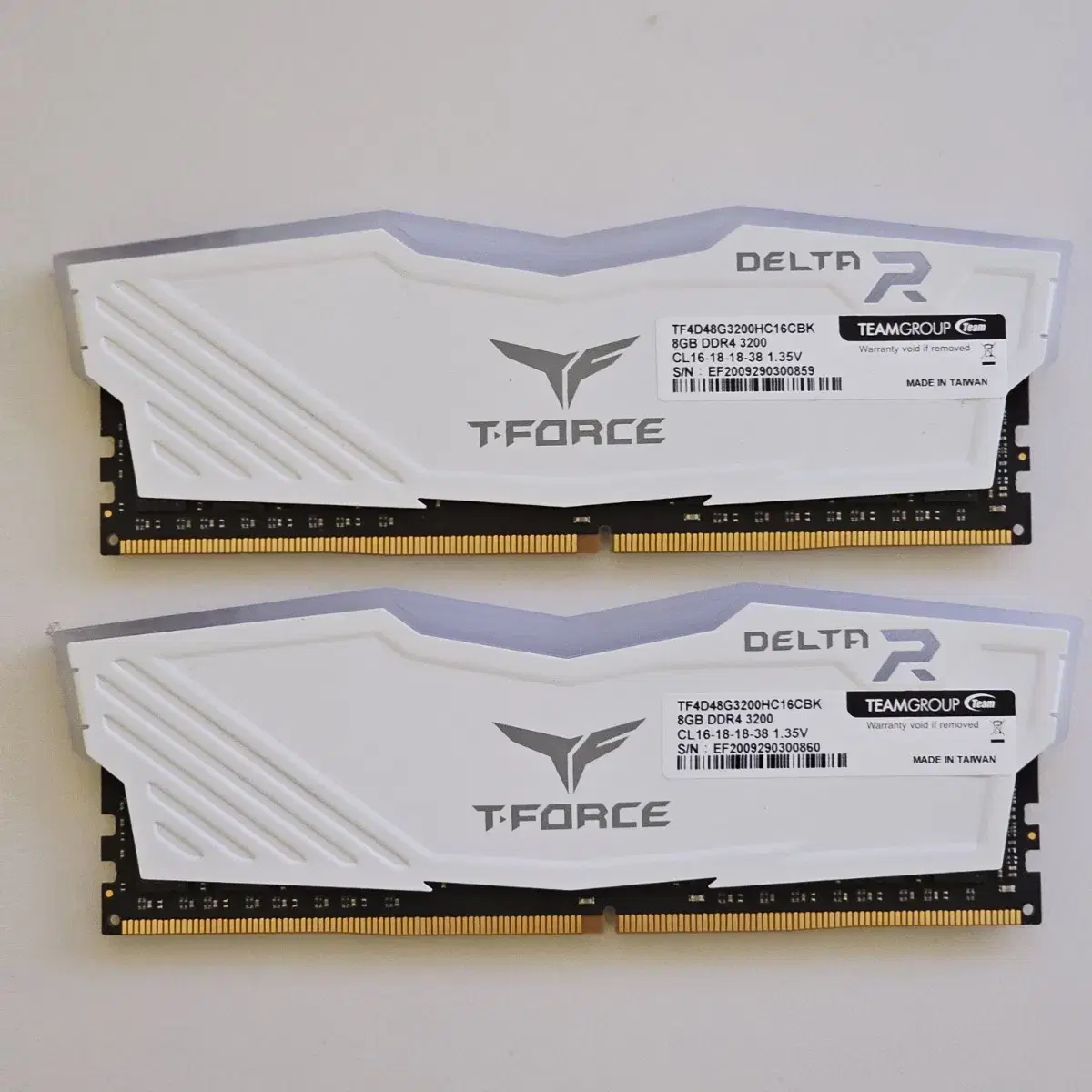 Team Group T-FORCE DELTA R DDR4 RAM 8GB 3200MHz 2