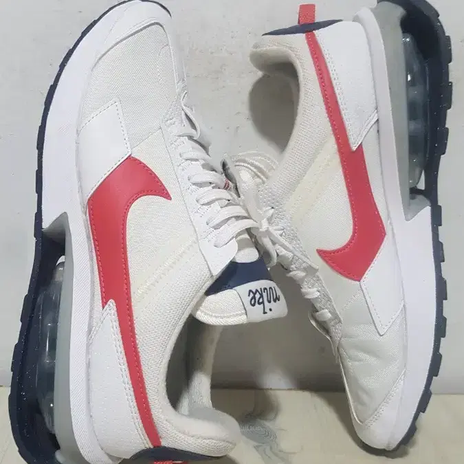 택포 260~265 A급 정품 NIKE AIR-MAX 경량 왕쿠션 운동화