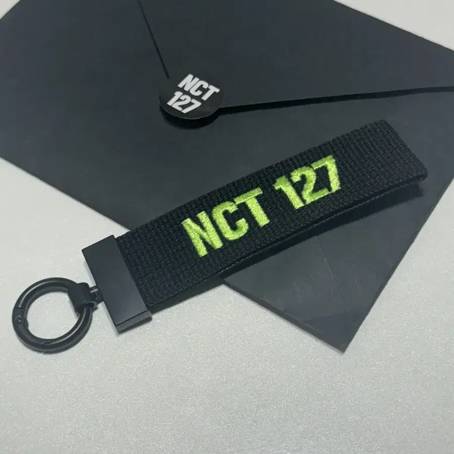 NCT 127 8주년 팬미팅 입장포카 + 스트랩