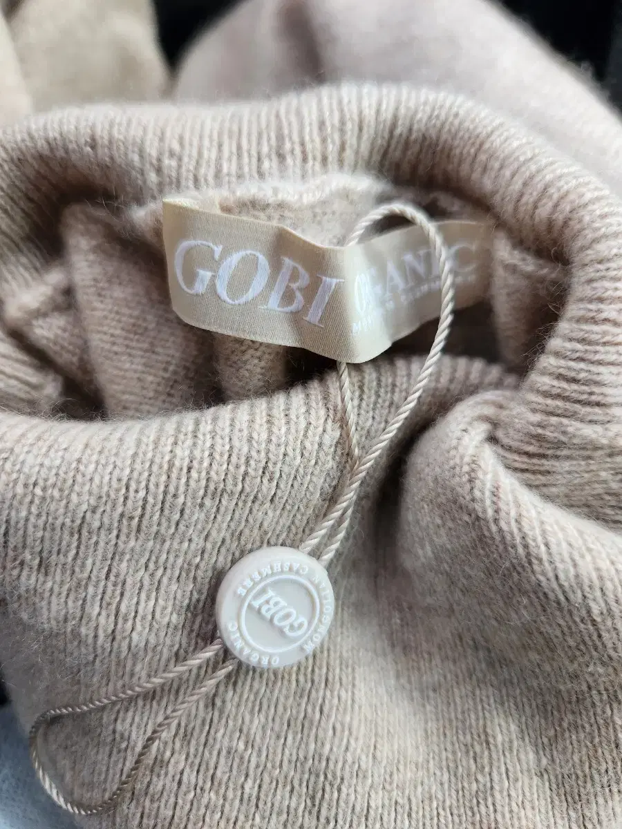 Gobi Cashmere Turtleneck Organic Beige