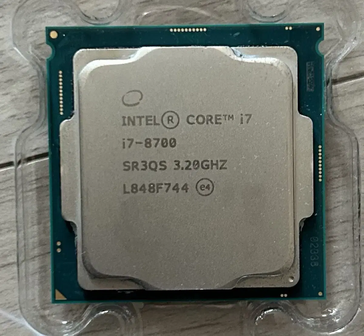 i7 8700