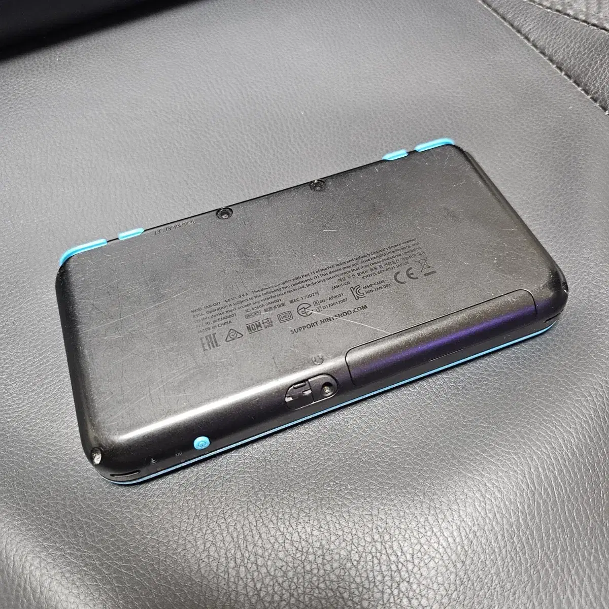 new 2ds xl 판매합니다.