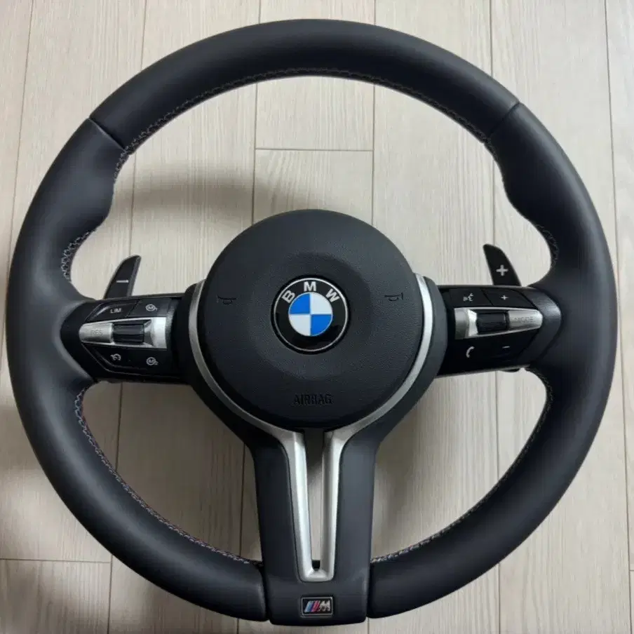 bmw f10 5시리즈 m핸들 판매합니다.