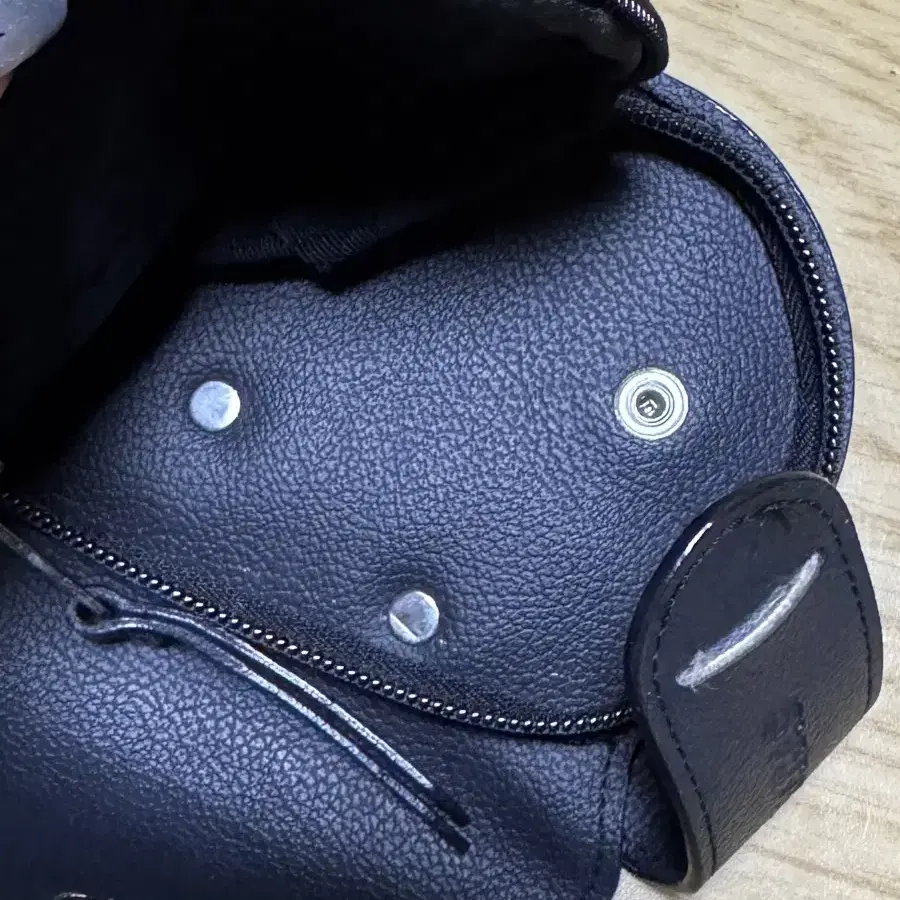 이우가마카라스 H-Buckle Holster Bag