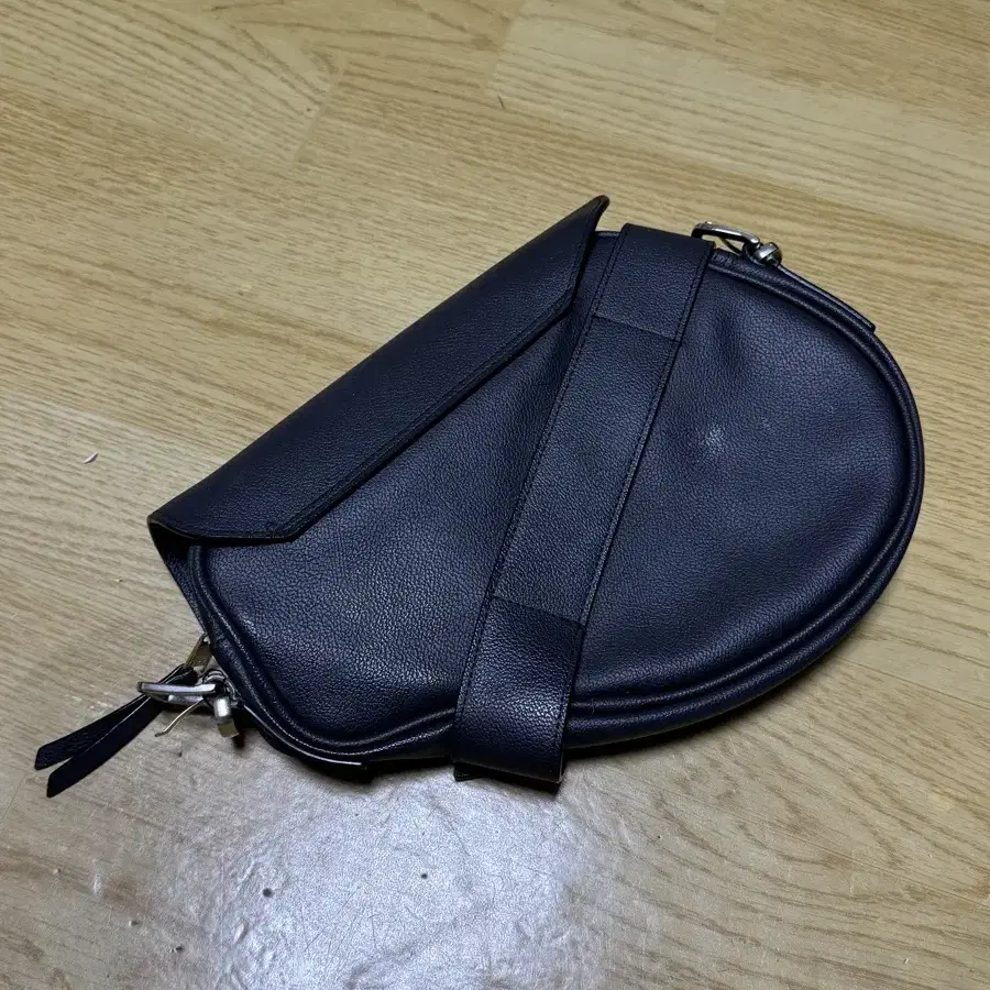 이우가마카라스 H-Buckle Holster Bag