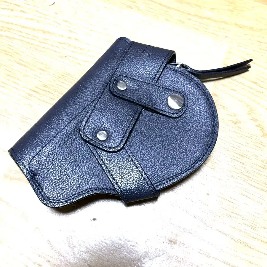 이우가마카라스 H-Buckle Holster Bag