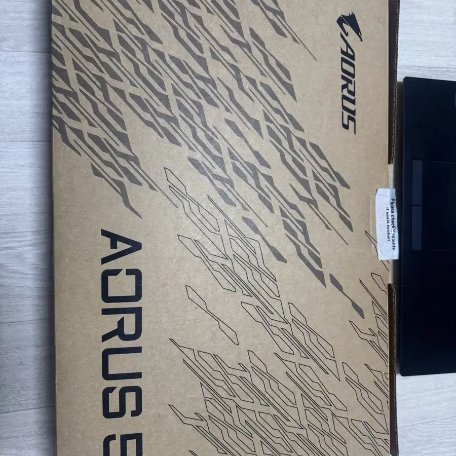 기가바이트 AORUS 5MB 게이밍노트북 판매합니다