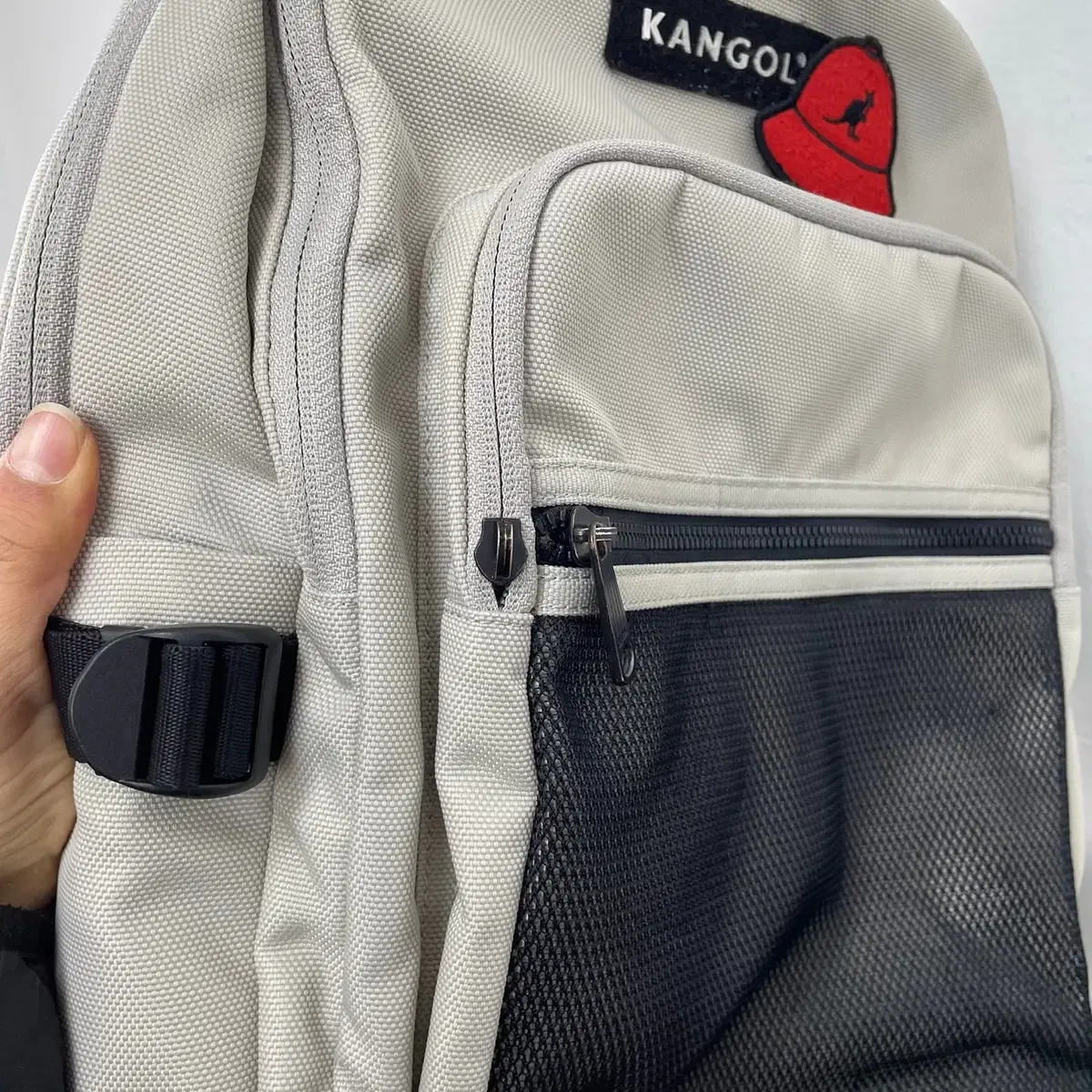 캉골 KANGOL 라이트그레이 백팩