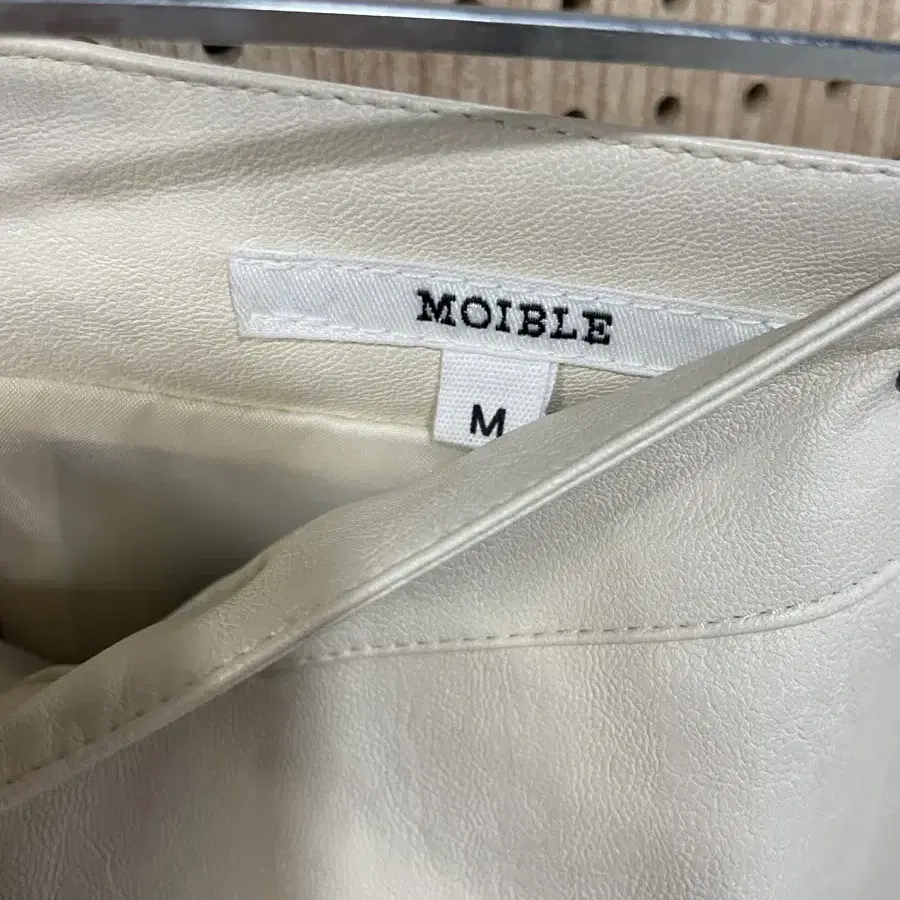 MOIBLE 화이트 가죽 미니스커트 M