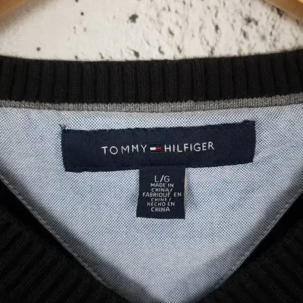 타미힐피거 TOMMY HILFIGER V넥 니트 블랙 2400012