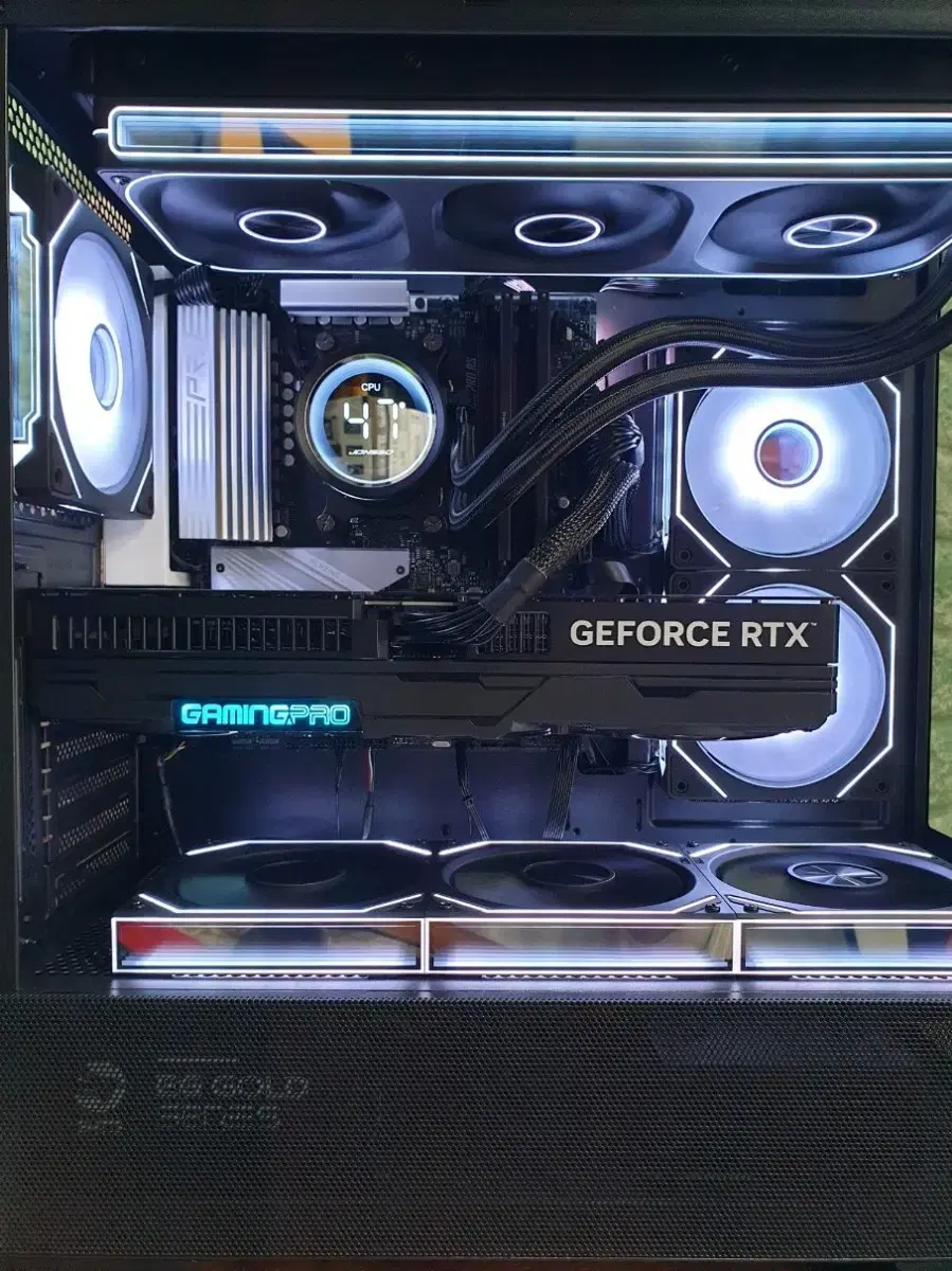 신제품 올블랙 게이밍 컴퓨터 (9800X3D RTX5080) PC 판매