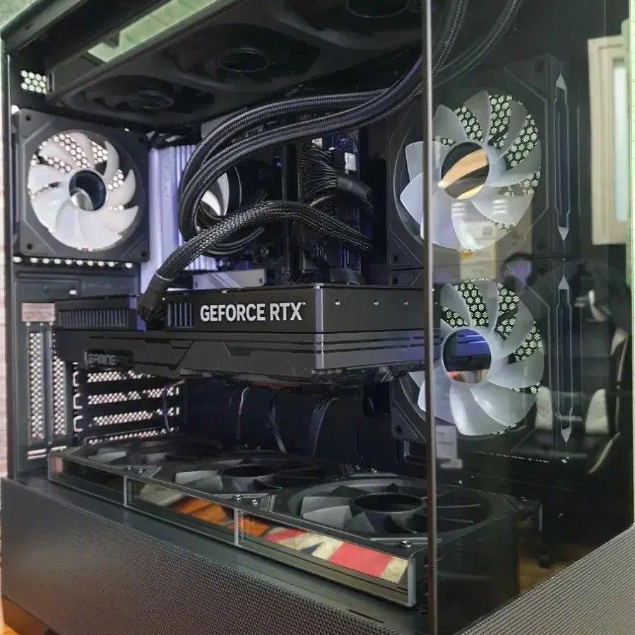 신제품 올블랙 게이밍 컴퓨터 (9800X3D RTX5080) PC 판매