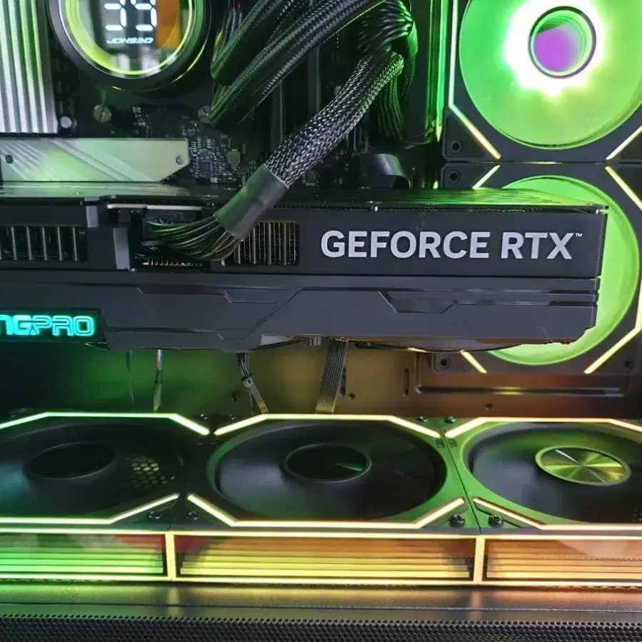 신제품 올블랙 게이밍 컴퓨터 (9800X3D RTX5080) PC 판매