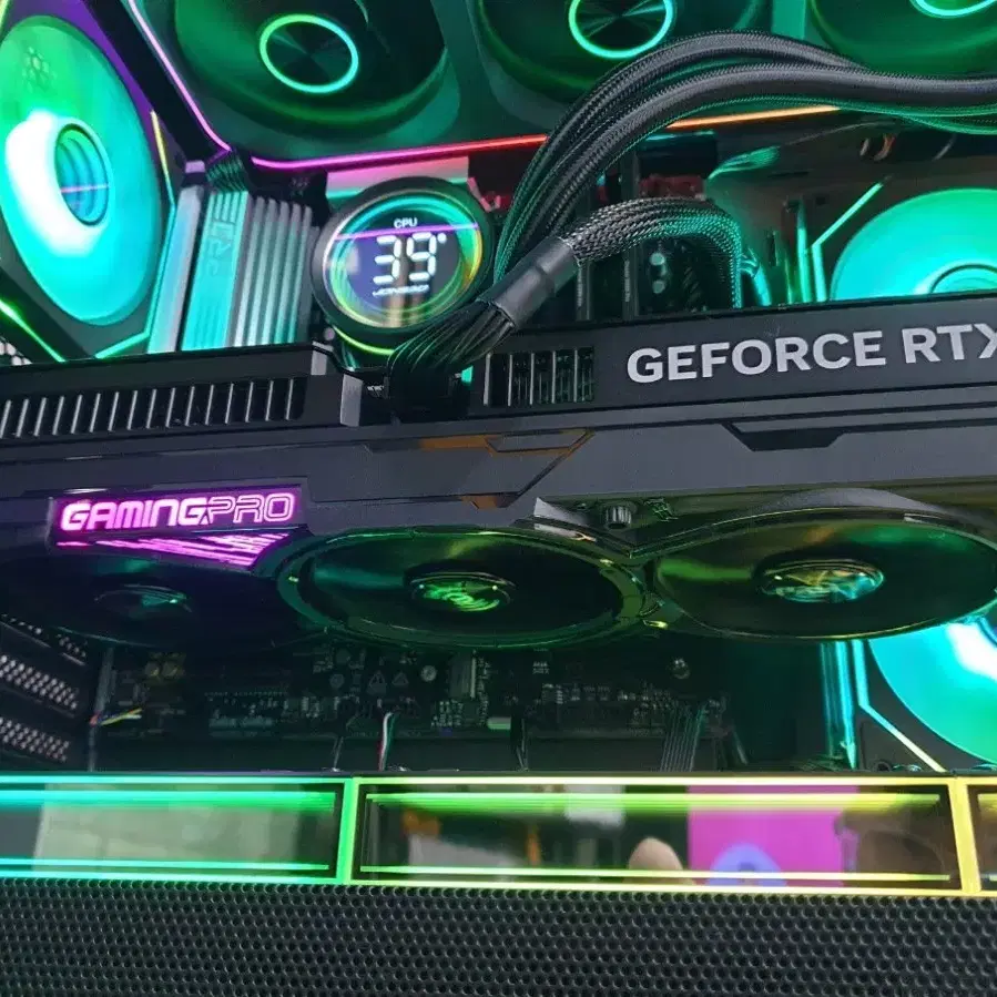 신제품 올블랙 게이밍 컴퓨터 (9800X3D RTX5080) PC 판매