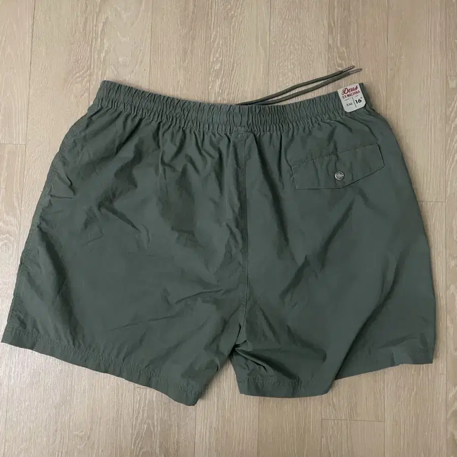 Deus shorts XXL