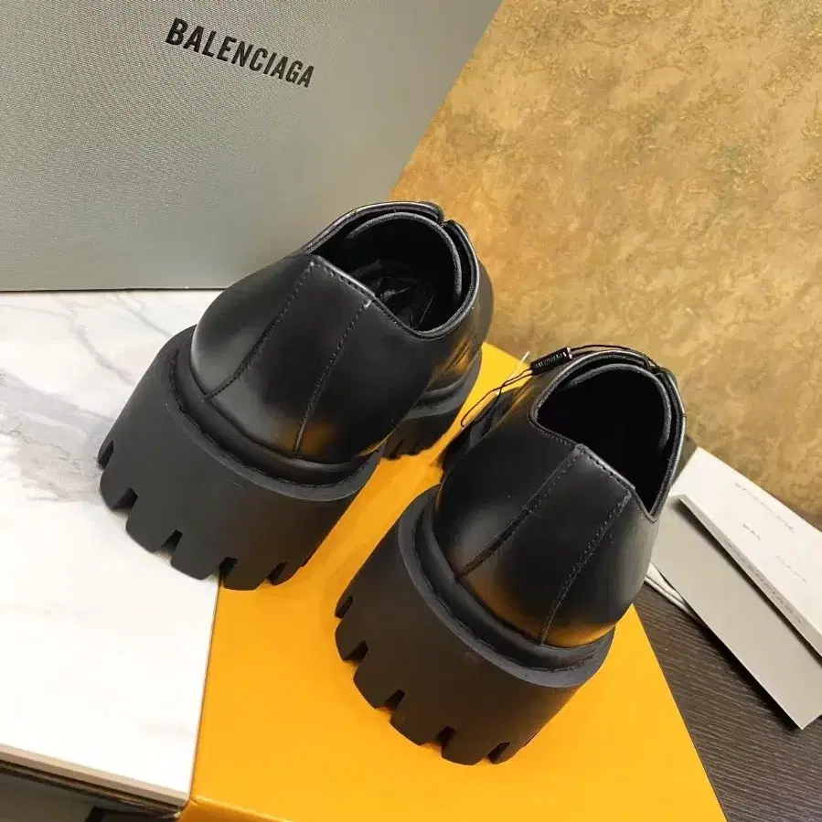 Balenciaga여성의 신장을 높이는 가죽 신발사이즈 36