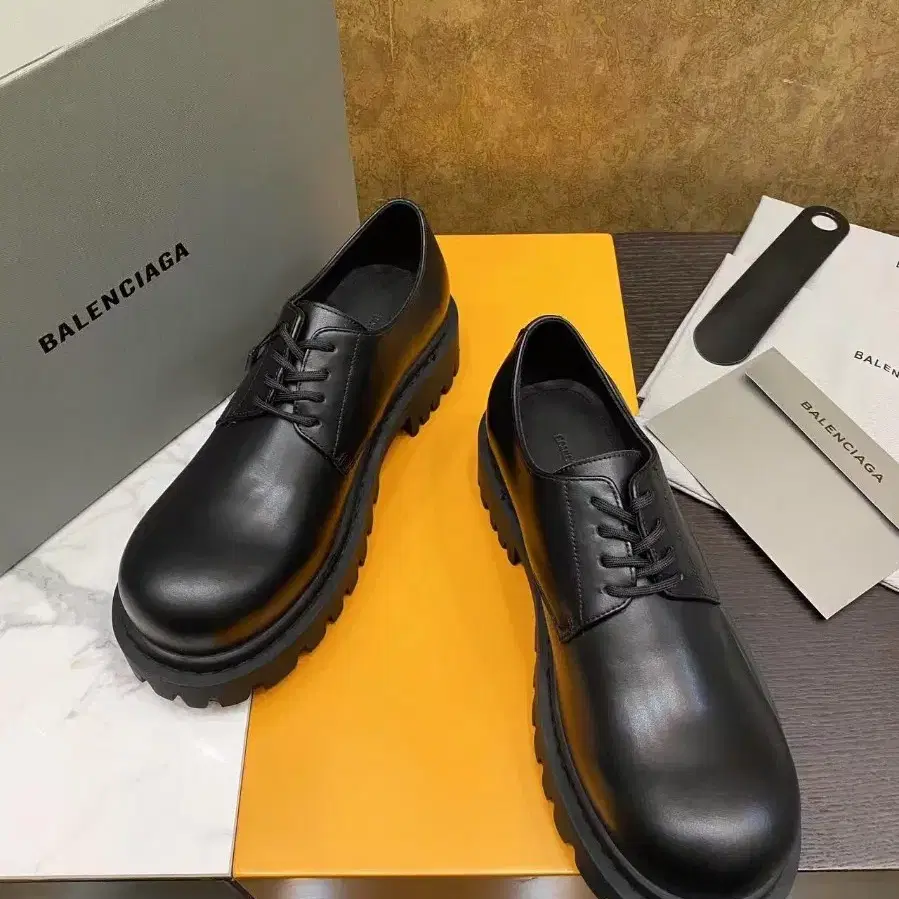 Balenciaga여성의 신장을 높이는 가죽 신발사이즈 36