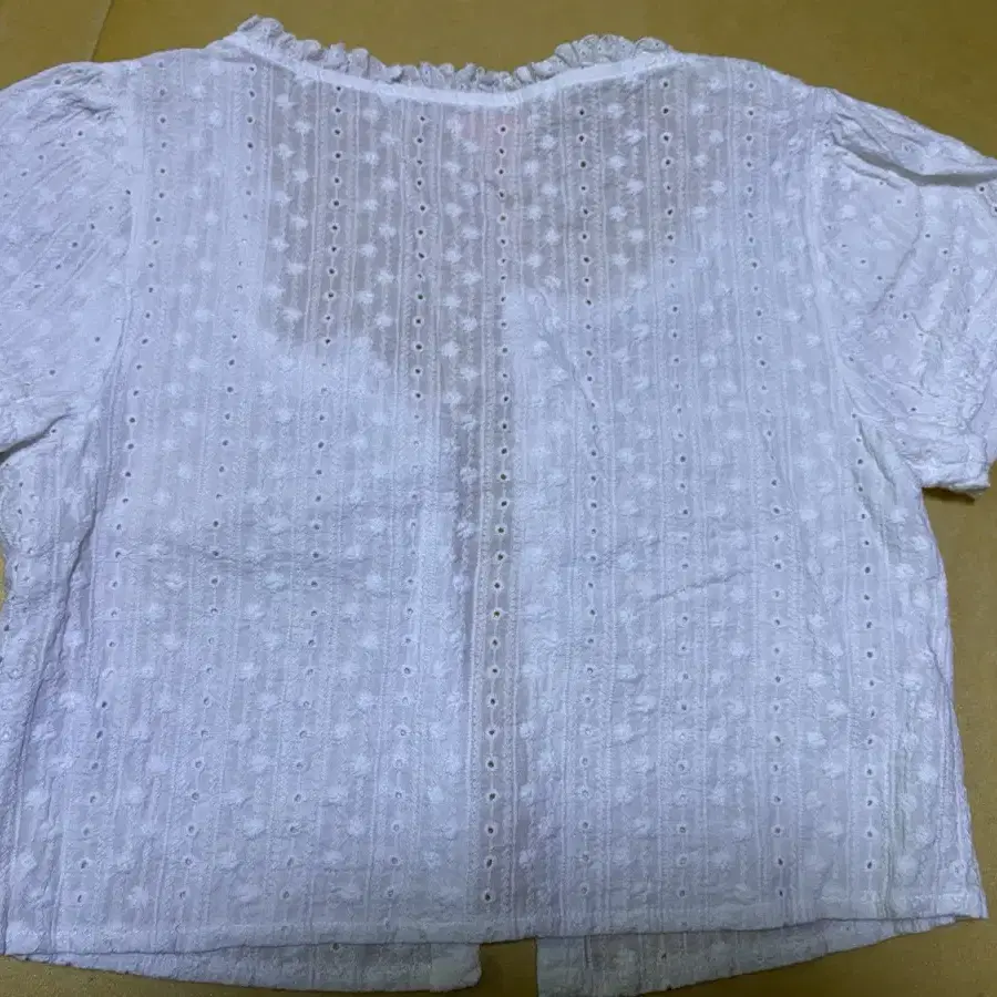 시눈 Eyelet Blouse (White)