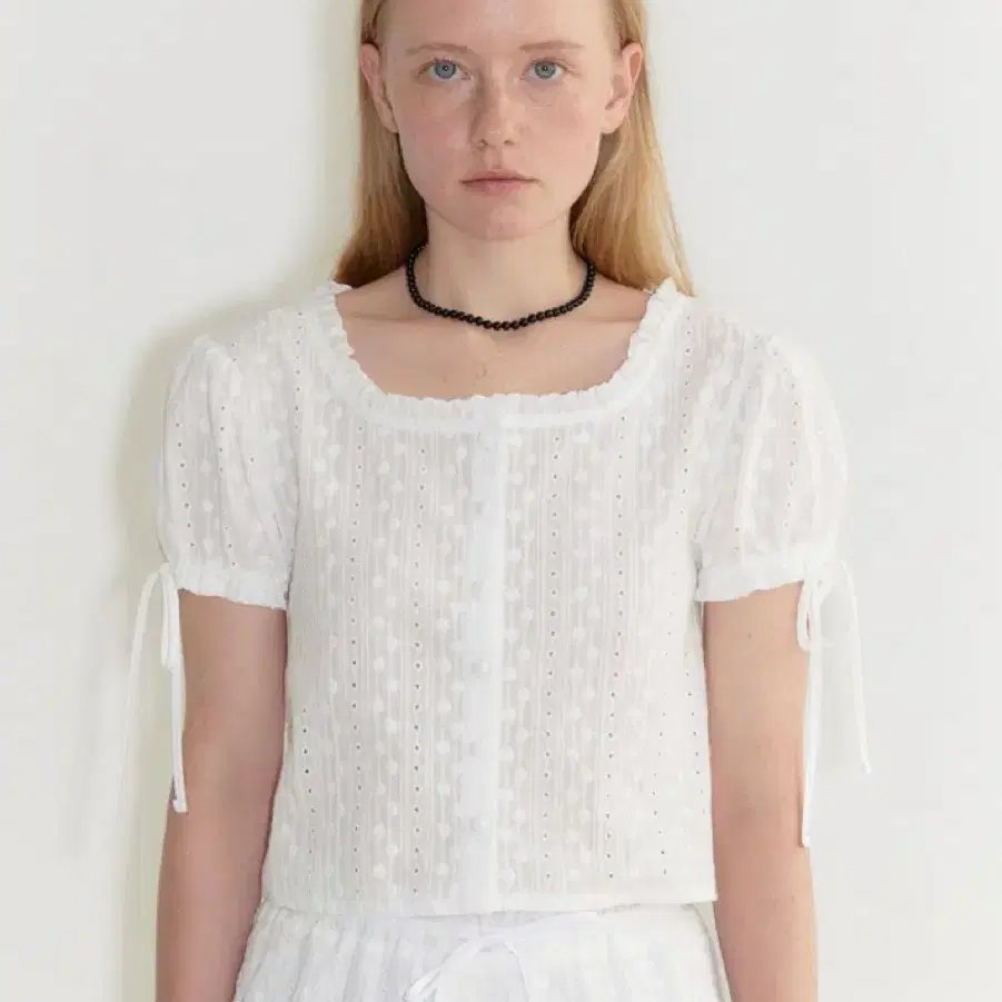 시눈 Eyelet Blouse (White)