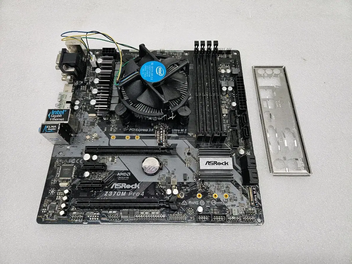 CPU 8세대 골드 G5400 + ASROCK 메인보드 +쿨러 입니다