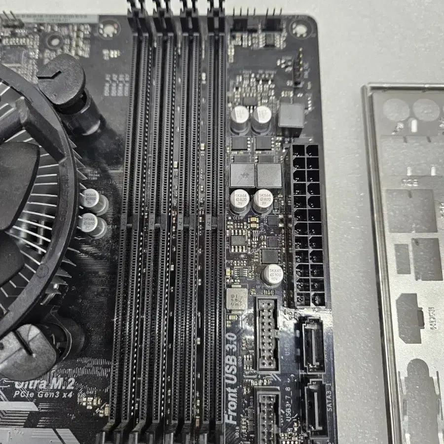 CPU 8세대 골드 G5400 + ASROCK 메인보드 +쿨러 입니다