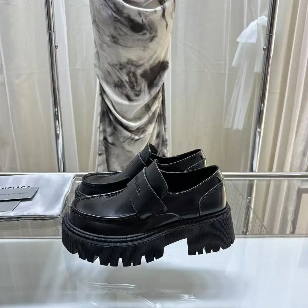 Balenciaga여성의 신장을 높이는 가죽 신발 사이즈 37