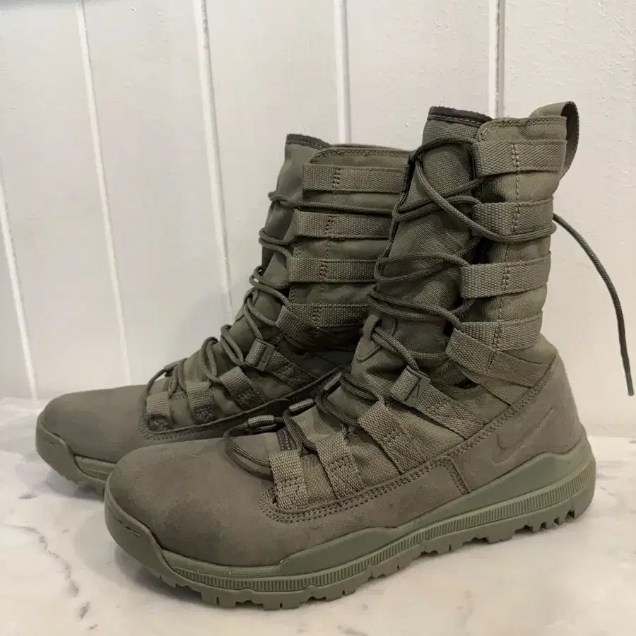 나이키 Nike Combat Boots  Size 9