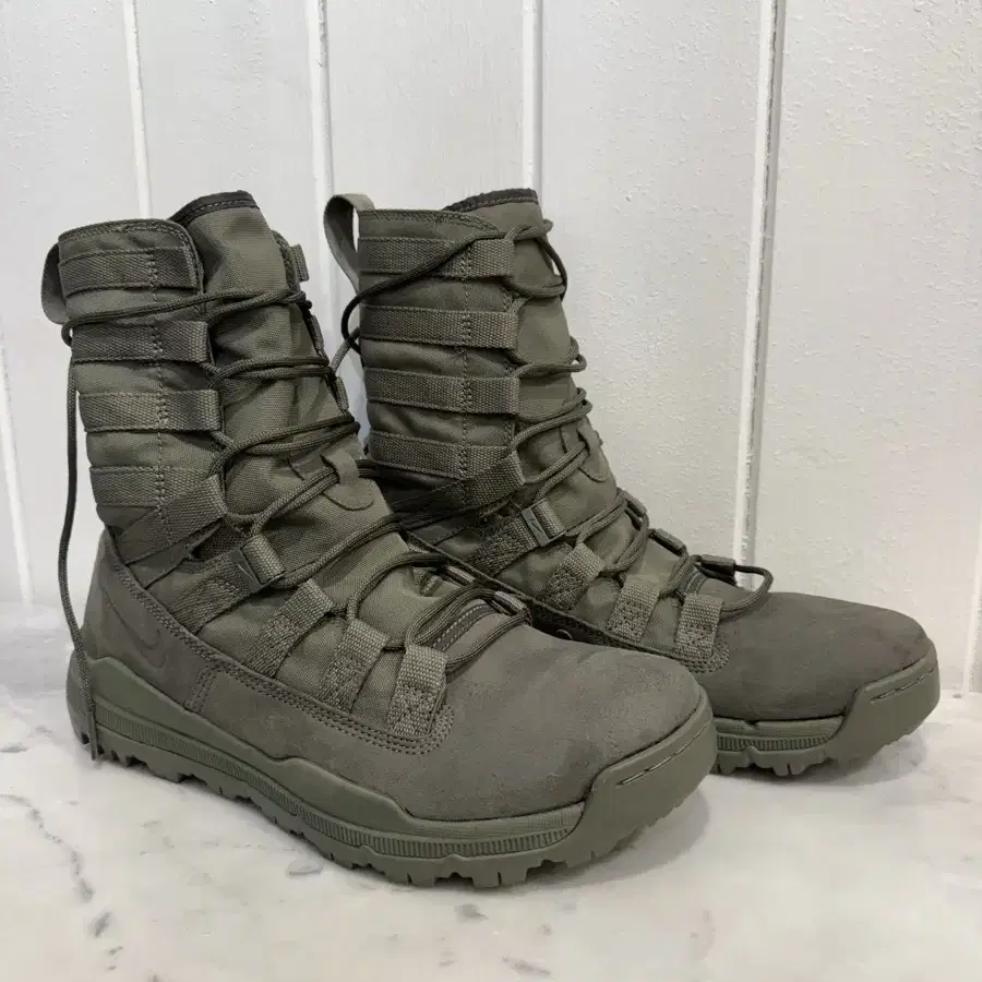 나이키 Nike Combat Boots  Size 9