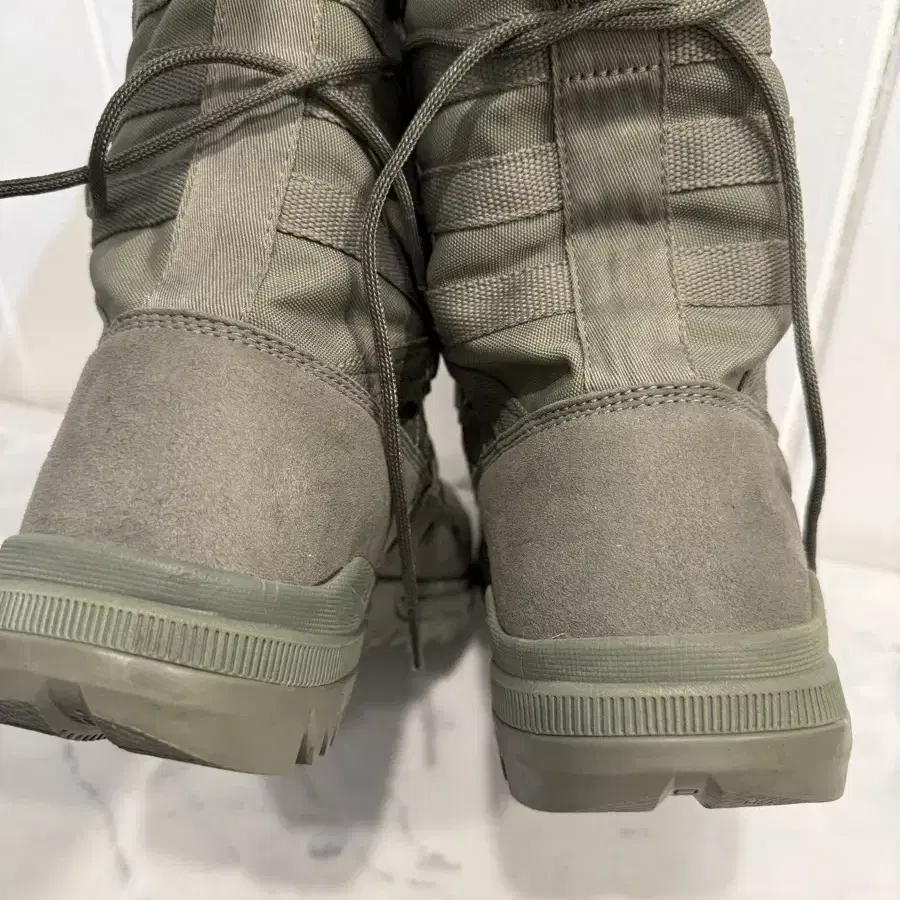 나이키 Nike Combat Boots  Size 9