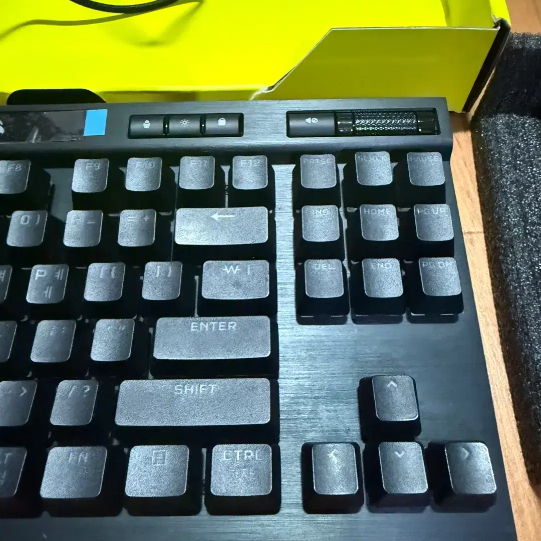 커세어 K70 TKL 광적축 풀윤활 키보드 판매