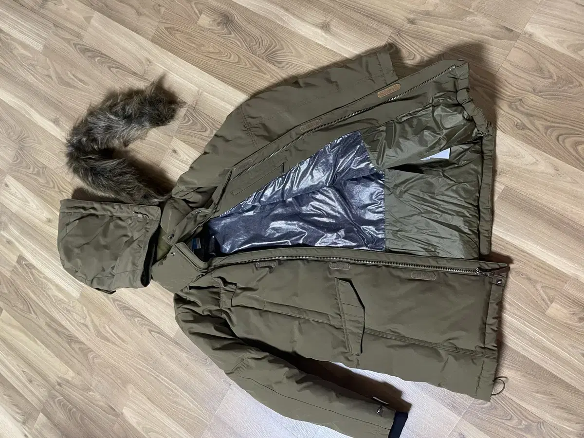 Women's Puffer Jacket with Duck Down from Colombia Size M Condition: Top-quality