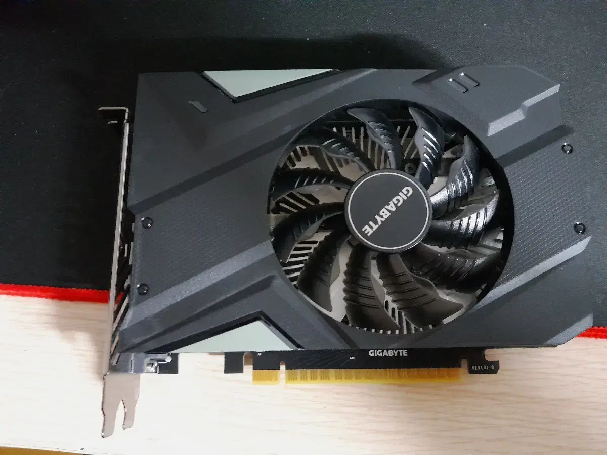 그래픽카드 ,gtx1650.. 4g GDDR6. 팜