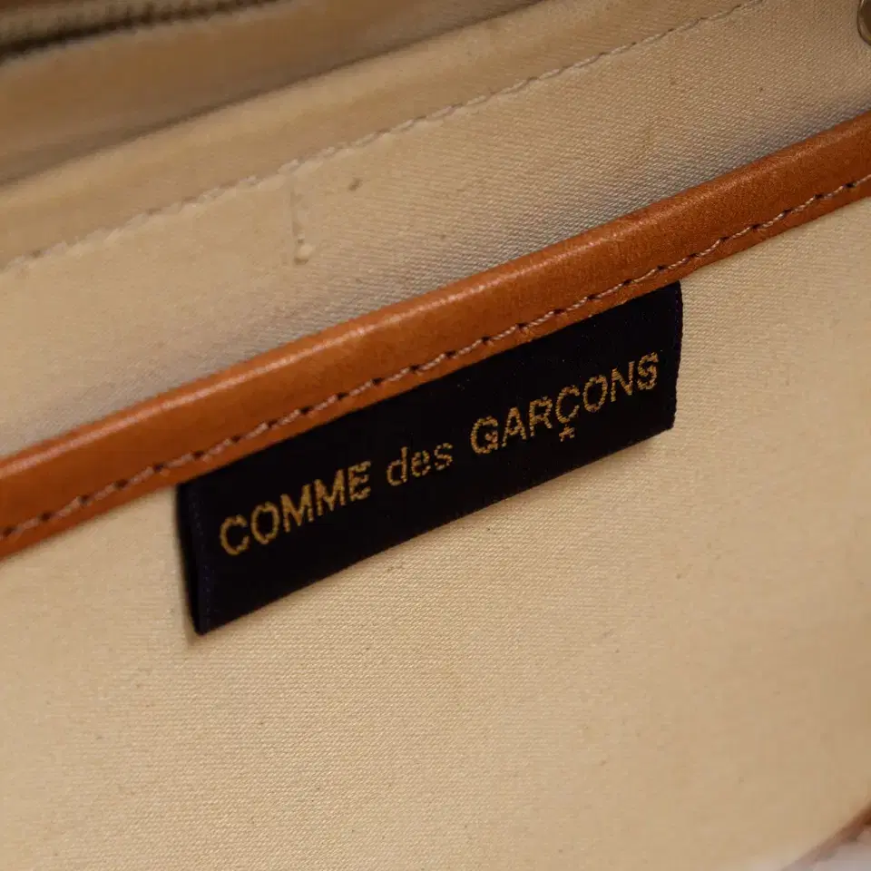 COMME des GARCONS 꼼데가르송 가죽 스위칭 핸드백