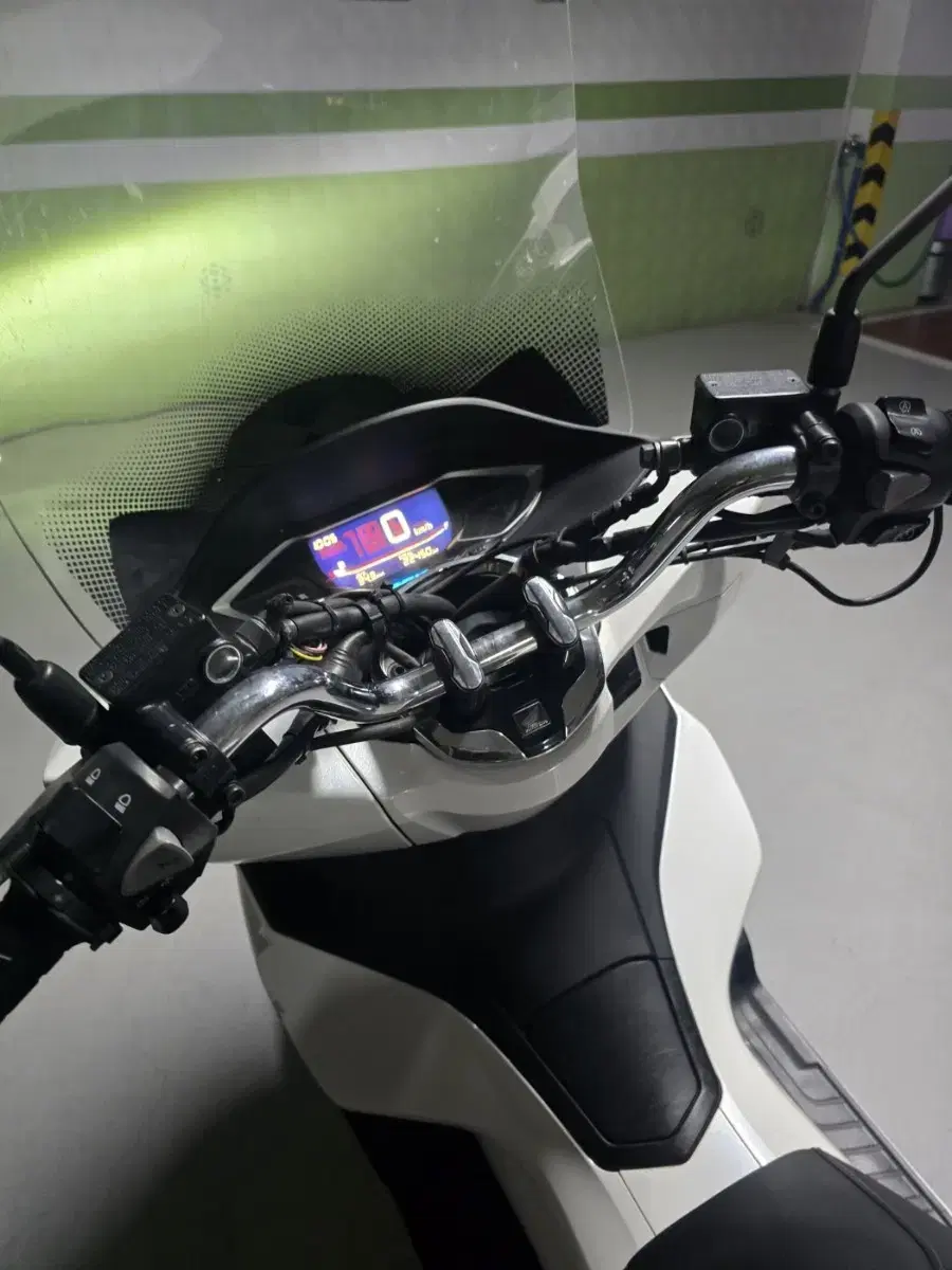 22년 pcx 125 abs 2만2천KM 팝니다