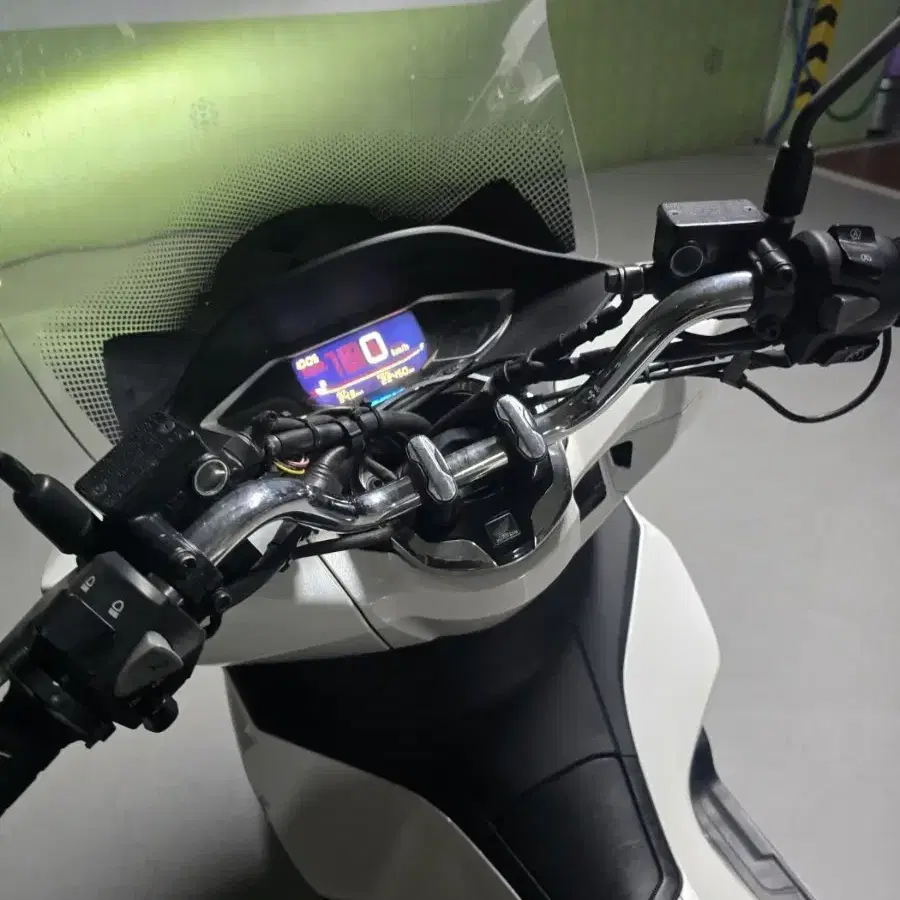 22년 pcx 125 abs 2만2천KM 팝니다