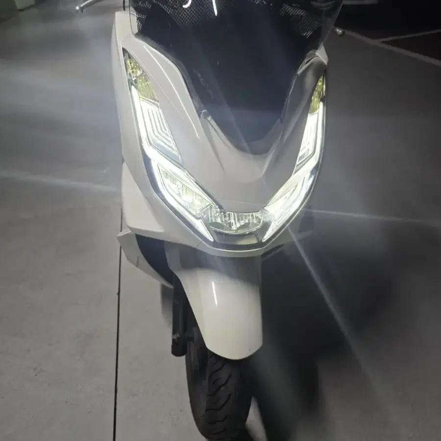 22년 pcx 125 abs 2만2천KM 팝니다