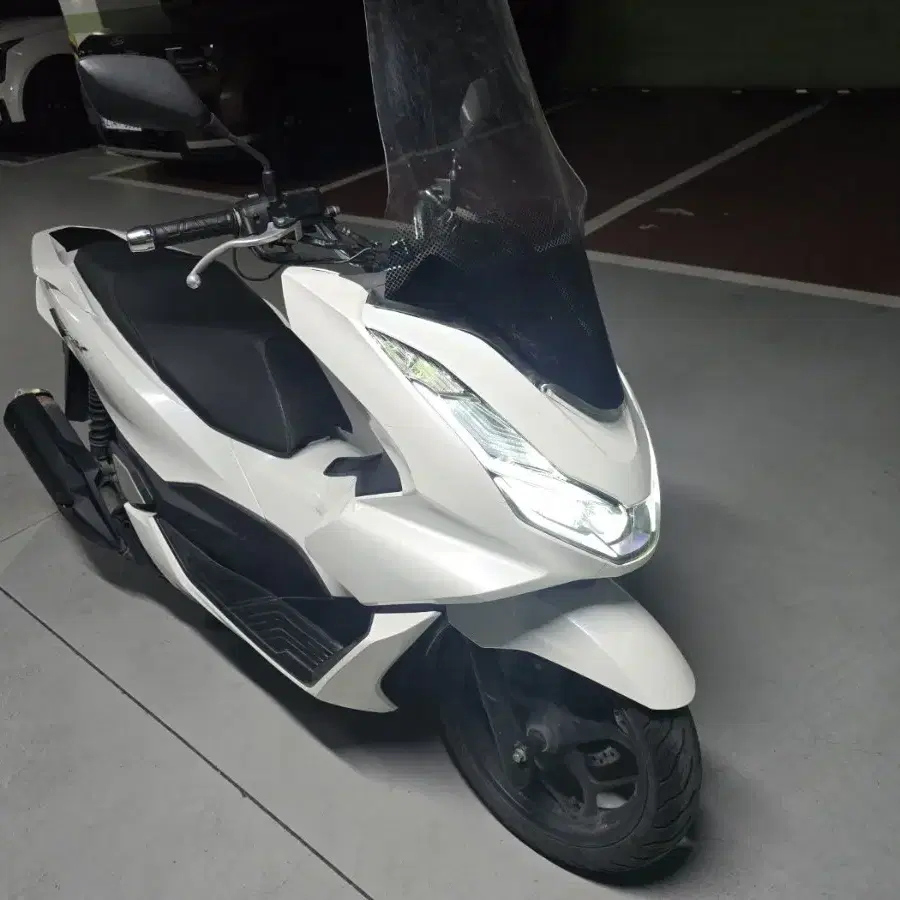 22년 pcx 125 abs 2만2천KM 팝니다