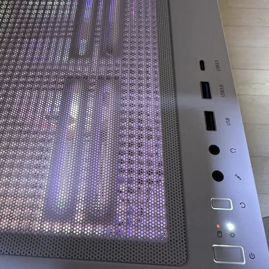 9800x3d 본체 화이트 컴퓨터 pc 팝니다